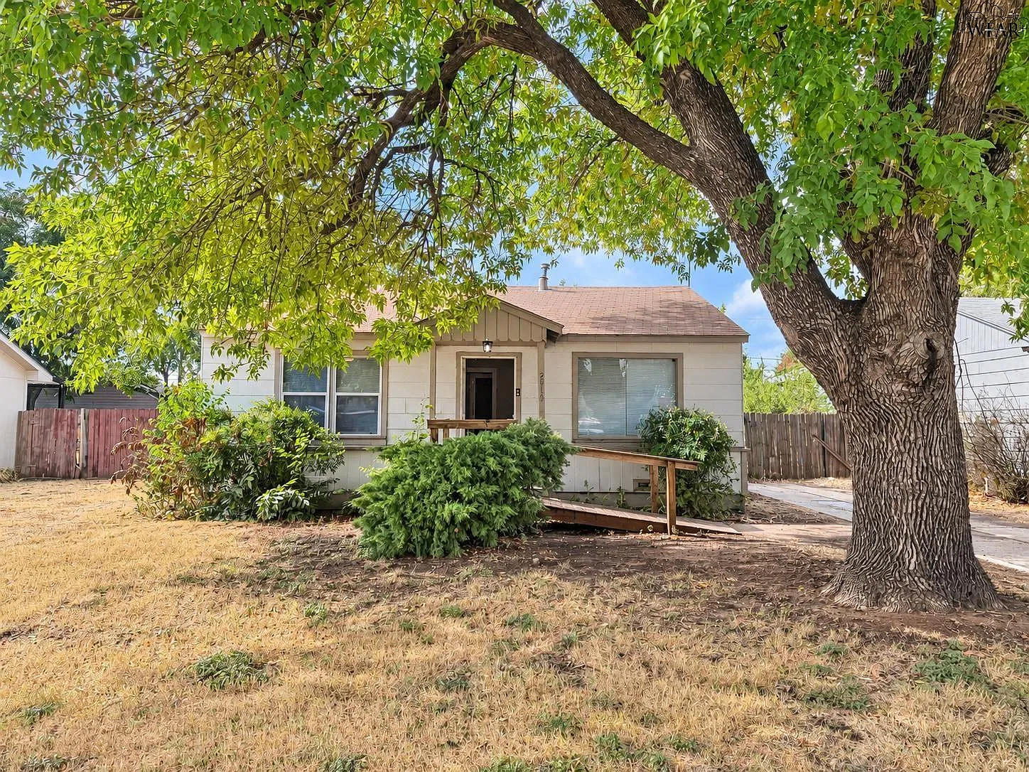 2 bed, 1.0 bath, 768 sqft, $1,025 — Photo 1