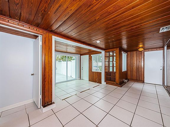 5th image of 262 40th Ave NE