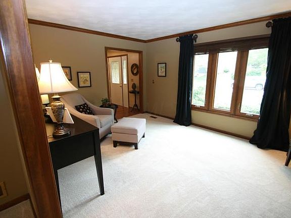4th image of 487 Fallriver Dr