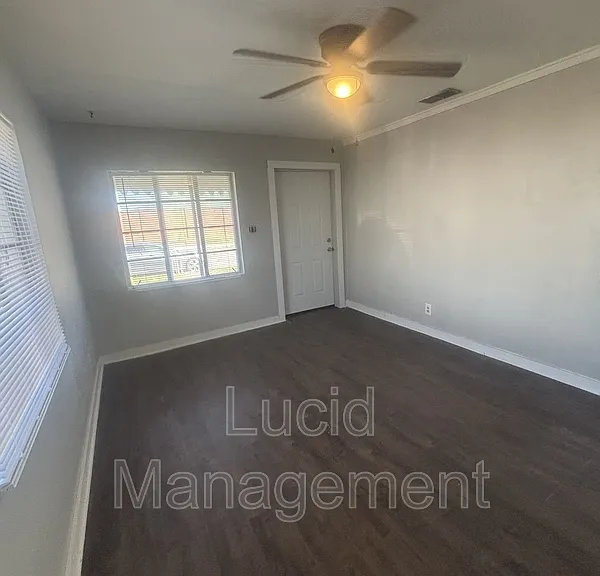 908 Longfield Ave — Photo 3