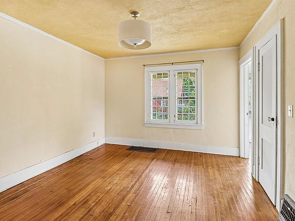 14th image of 2103 Washington Ave