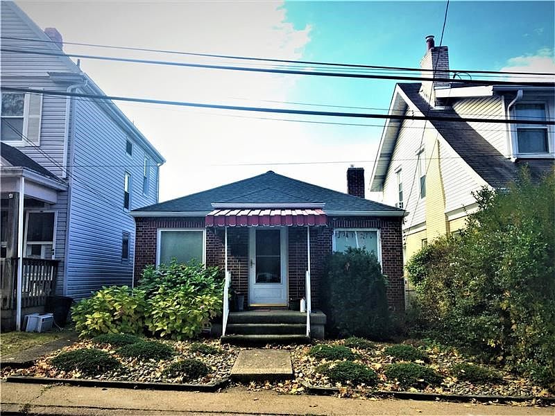 Welcome to 1475 Park Blvd in Dormont Borough. Situated just steps to the light rail transit subway "T" system to the rear, 1 blo