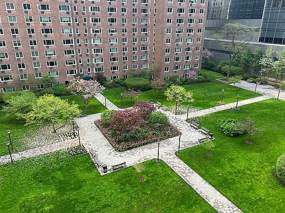 2nd image of 345 W 58th St #7XY