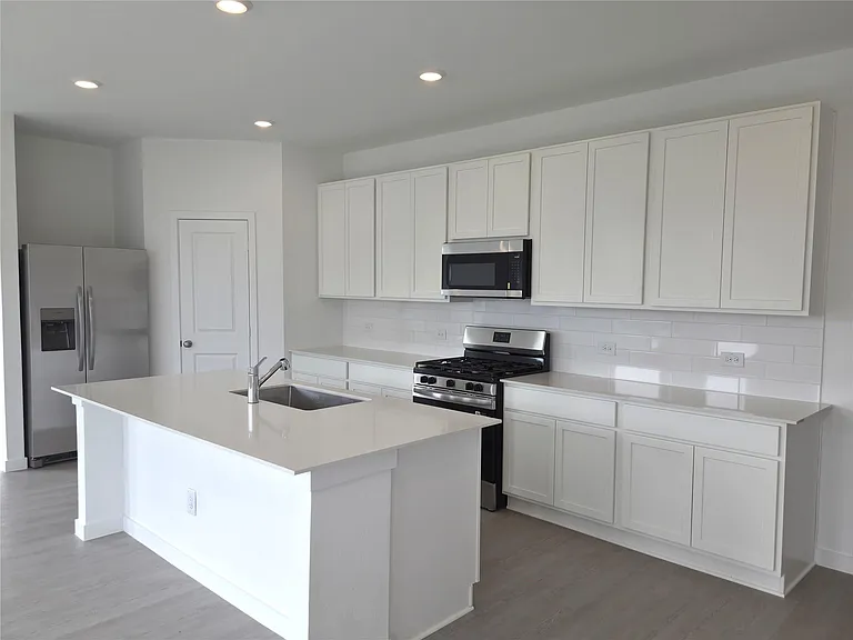 6511 Silver Emperor Ln — Photo 5