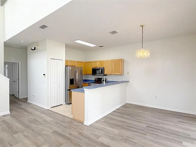 203 Madison Cir — Photo 8