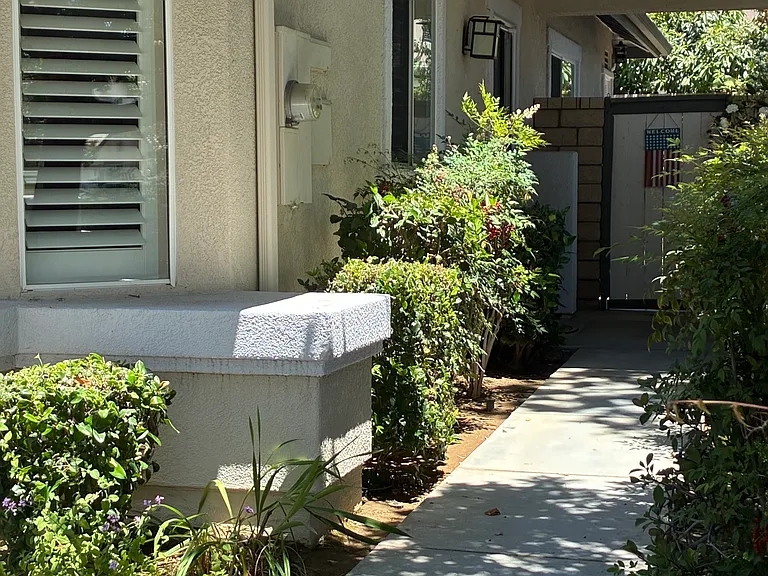 2040 Freesia Ave — Photo 2