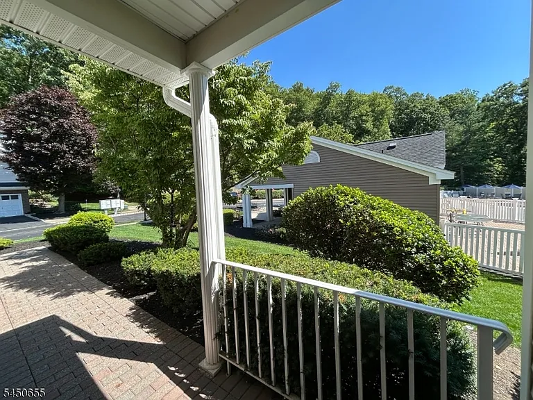 2501 Vantage Ct — Photo 17