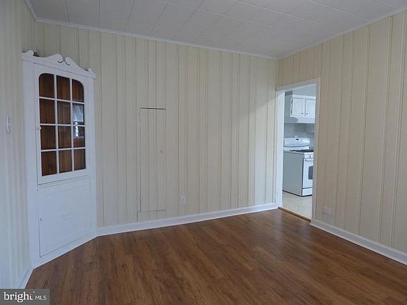 4th image of 446 Wood St