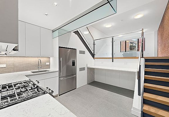 3rd image of 259 W 10th St APT 2f