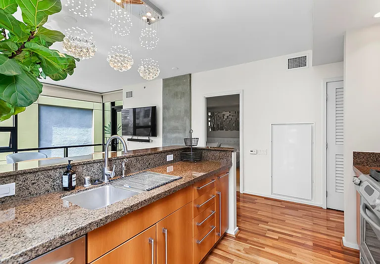 350 11th Ave #316 — Photo 8