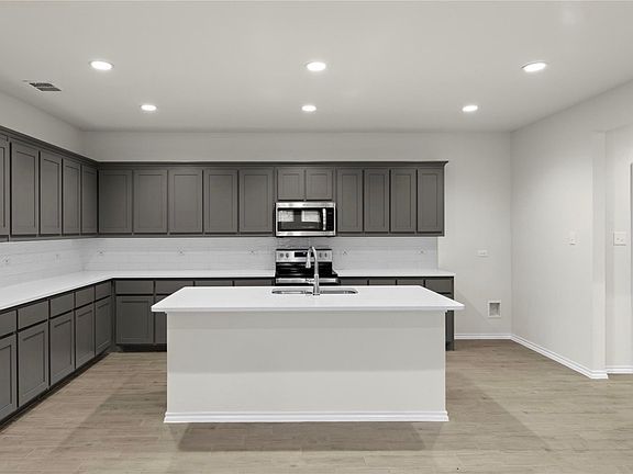 4th image of 2112 Sesaro Dr