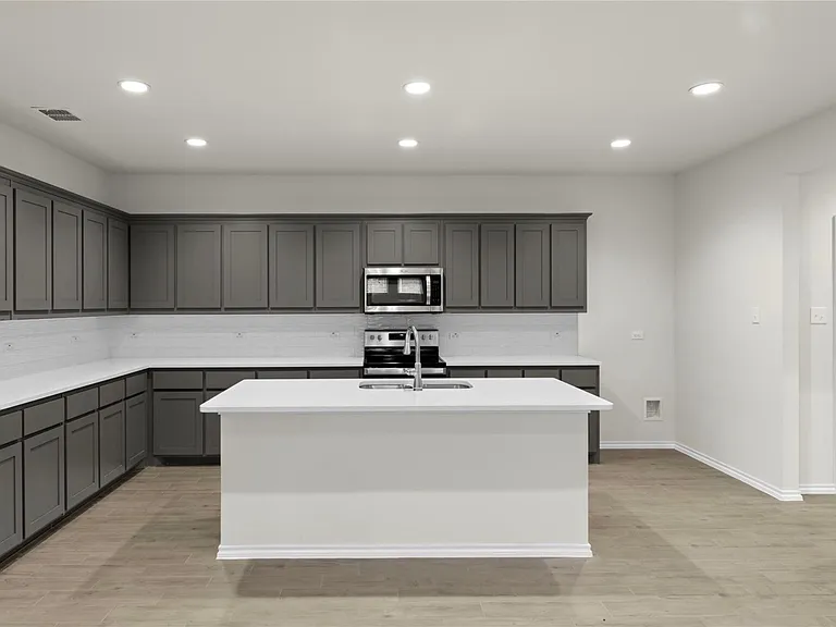 2112 Sesaro Dr — Photo 4
