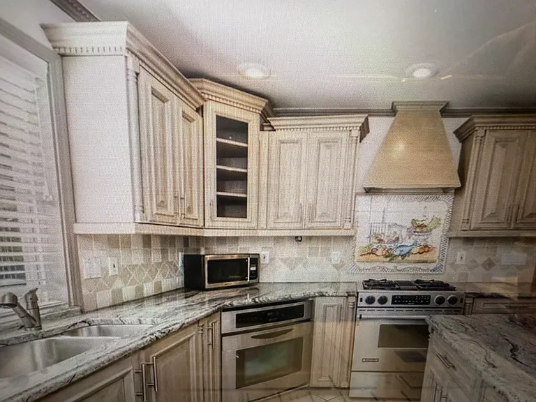 615 Davis Ave — Photo 6