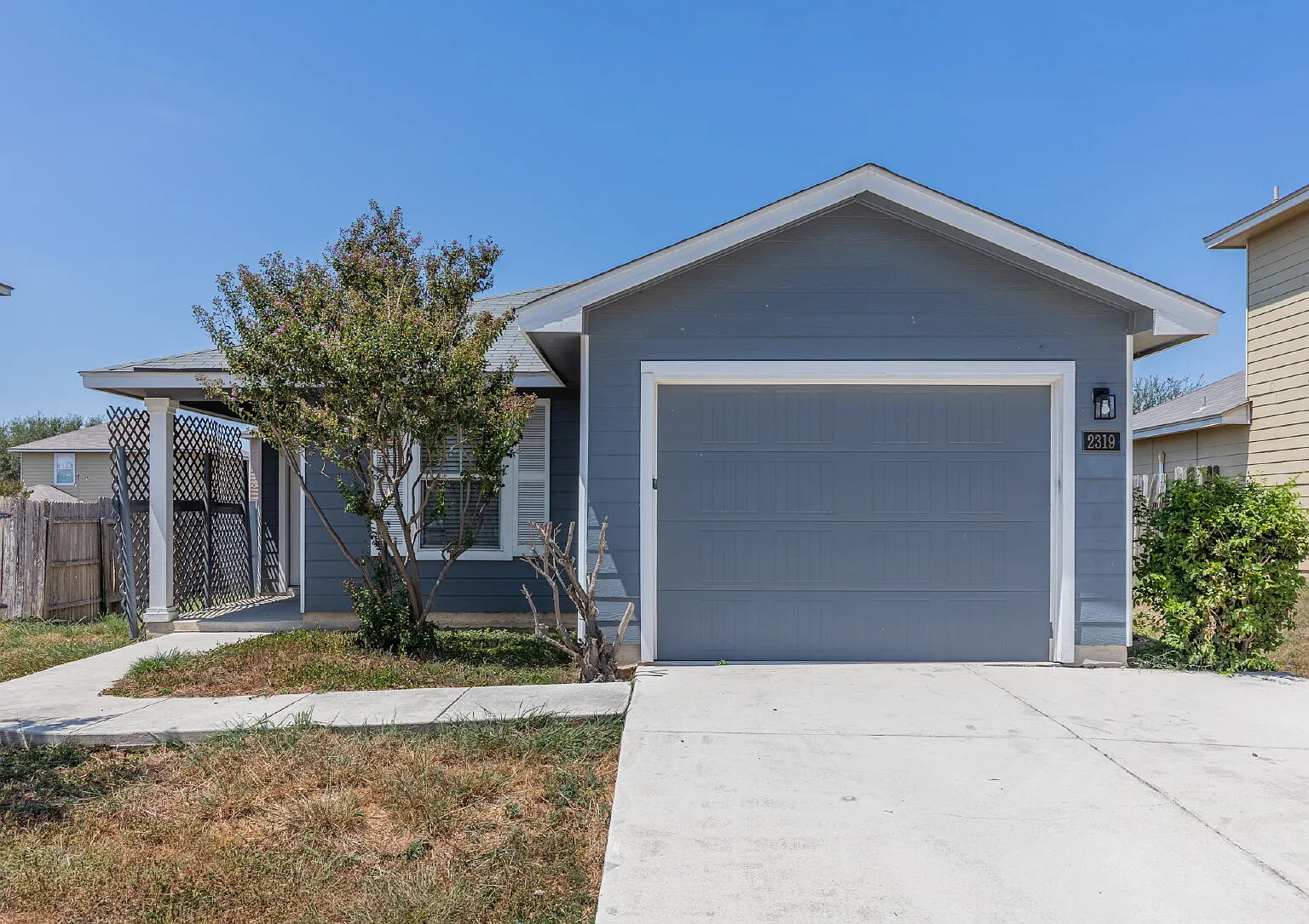 2 bed, 1.0 bath, 968 sqft, $1,350 — Photo 1