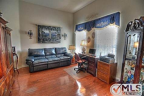 3rd image of 1589 Sweetbriar Dr