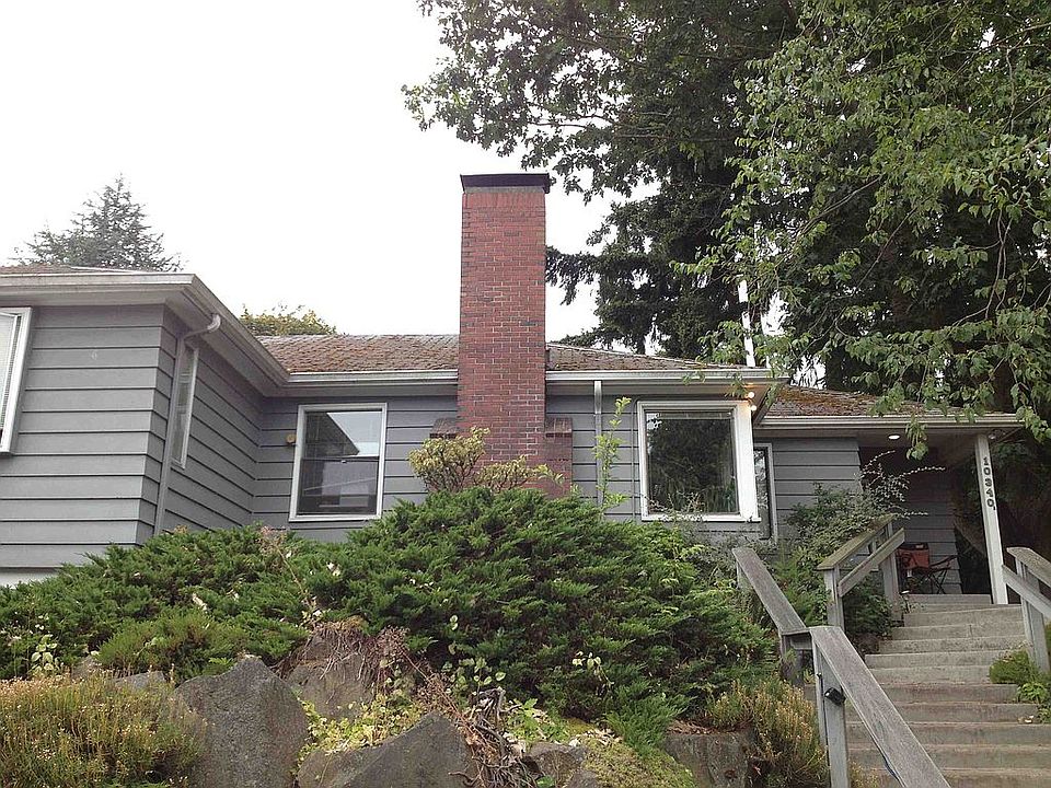 2nd image of 10340 Roosevelt Way NE