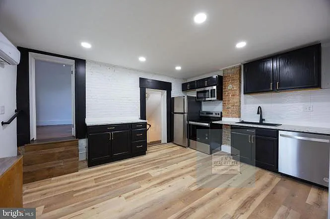 209 E Martin St — Photo 2
