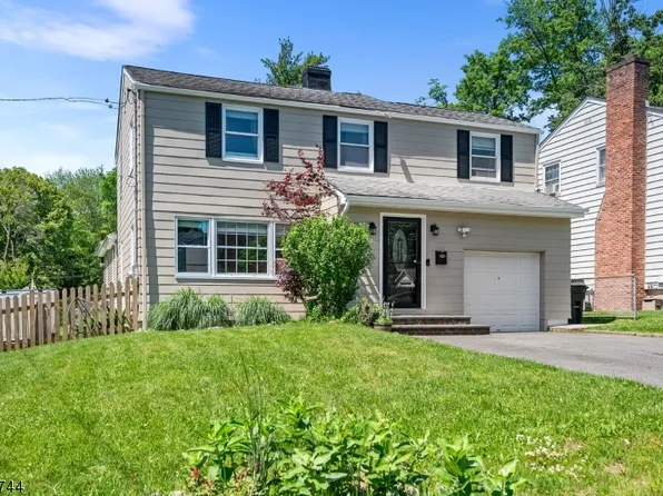 32 E Harrison Pl, Livingston Twp., NJ 07039