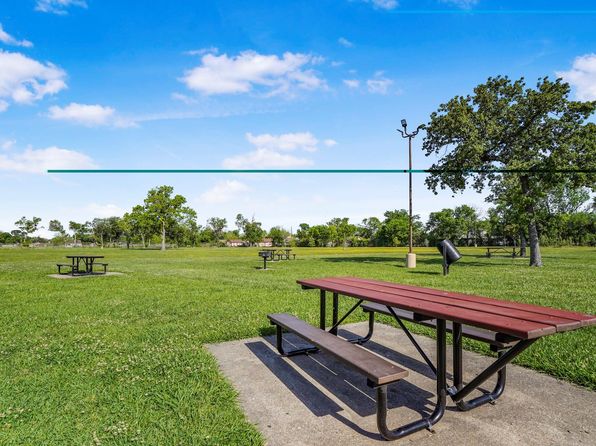 3420 Russell St, Houston, TX 77026