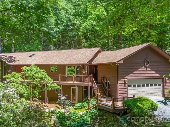 172 Overlook Dr, Flat Rock, NC 28731
