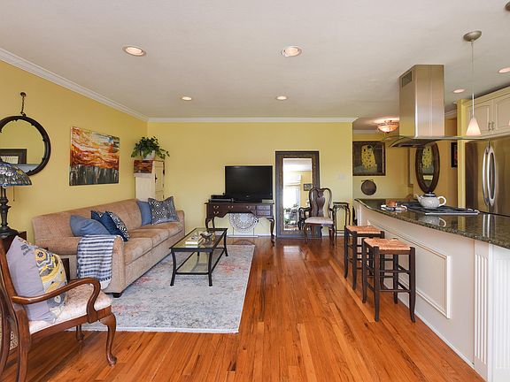 5th image of 1 Toms Point Ln APT 7-15J