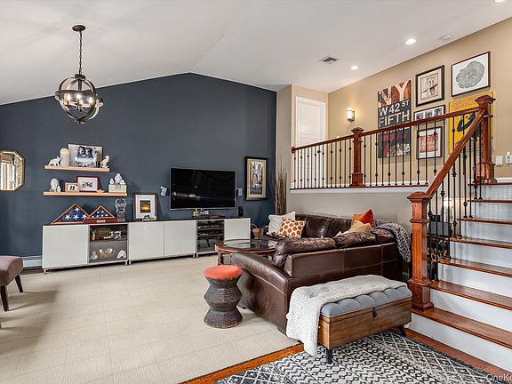 5th image of 1415 Gaston Street