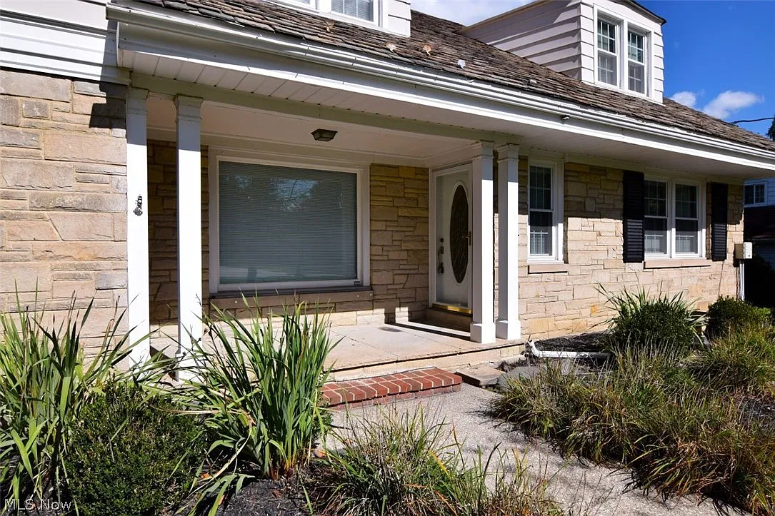 6 bed, 3.5 bath, 4355 sqft, $4,100 — Photo 2