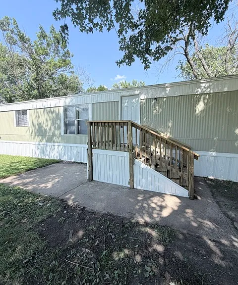 Large deck with easy access to parking places