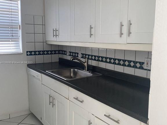5th image of 631 Jefferson Ave APT 304