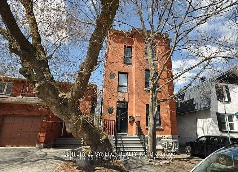 571 McLeod St #1A — Photo 1