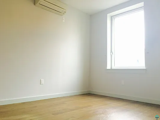 Rented by EXR | media 27