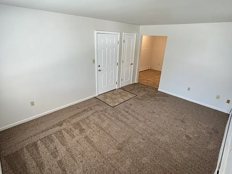 848 Youngs Ln #4 — Photo 4