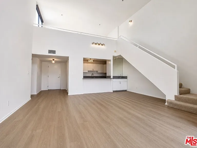 832 3rd St #405 — Photo 28