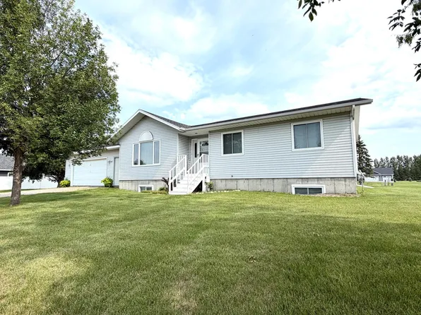 407 Oak Crest Blvd, Roseau, MN 56751