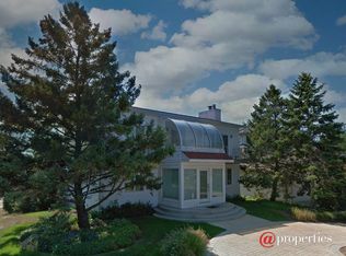 529 Lake Dr, New Buffalo, MI 49117