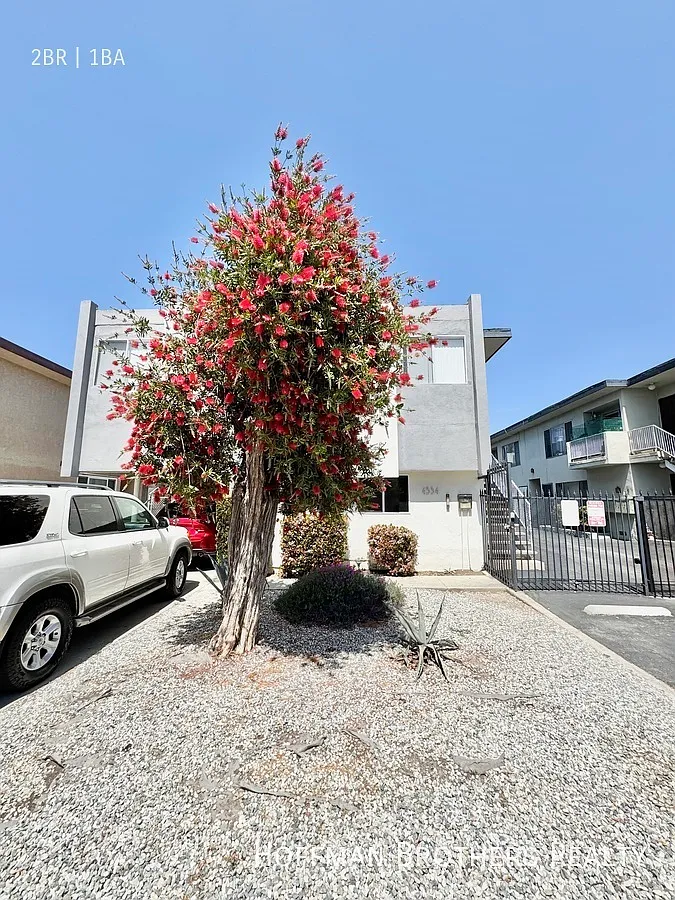 2 bed, $2,430 — Photo 4
