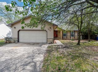 1413 E James St, Derby, KS 67037