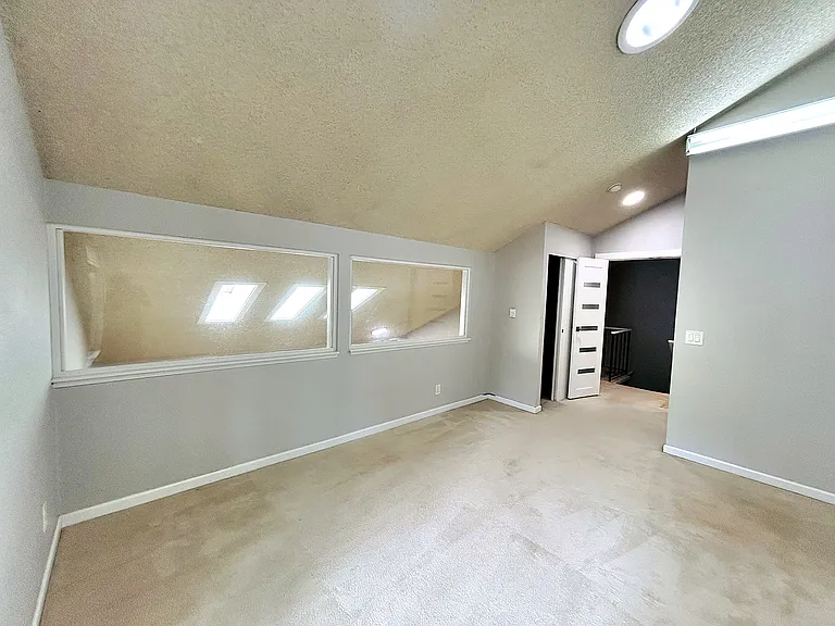 14502 NE 30th Pl #D — Photo 12