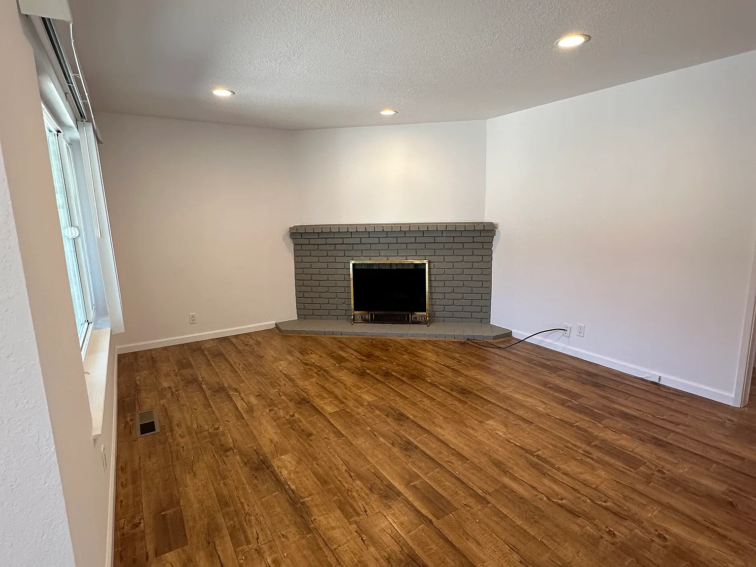 3 bed, 1250 sqft, $4,000 — Photo 1