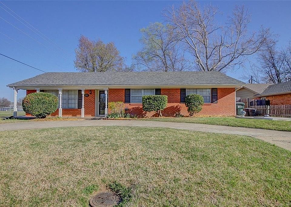 1st image of 1731 Oakwood Dr