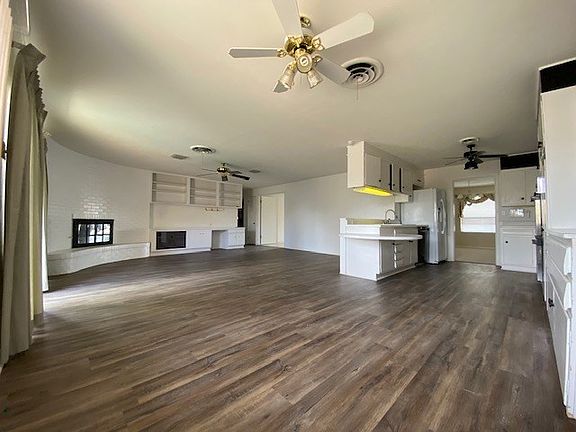 2nd image of 307 N Avenue H