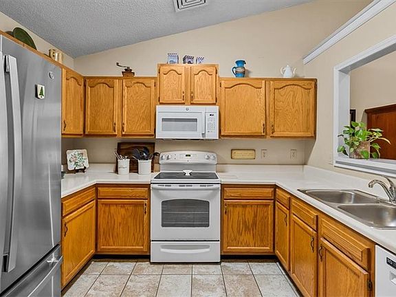 5th image of 3100 Woodpoint St