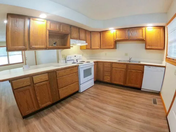 2042 College Heights Rd, Manhattan, KS 66502