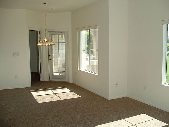 family/dining rm