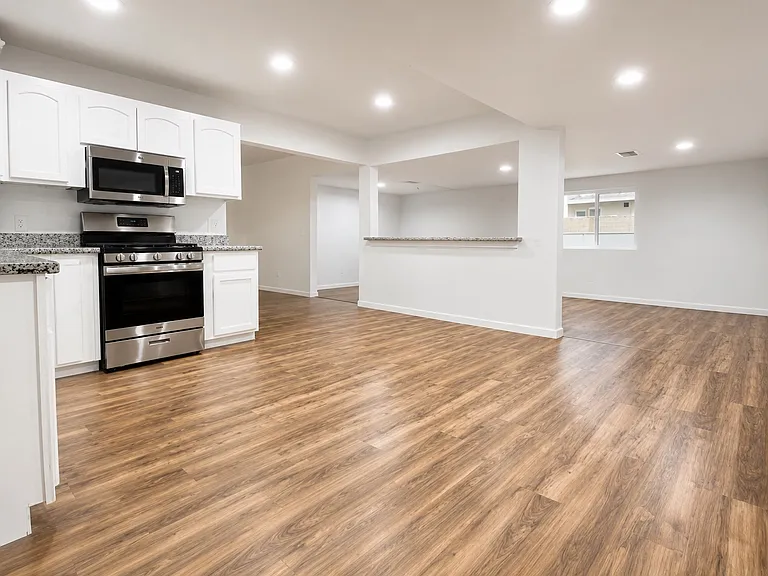 2533 S Olivia Ave — Photo 4