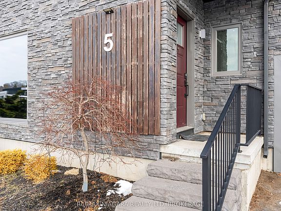 3rd image of 5 Heron Pointe Rd