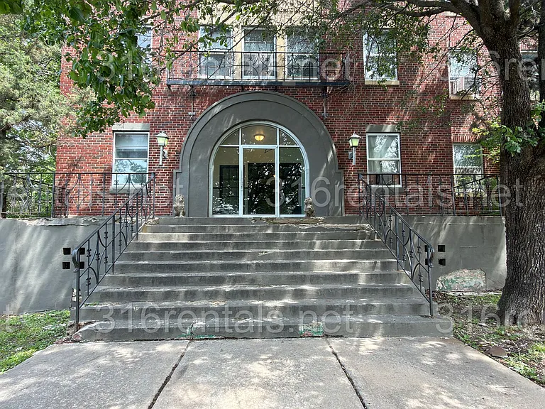 Forest Park Apartments — Photo 1