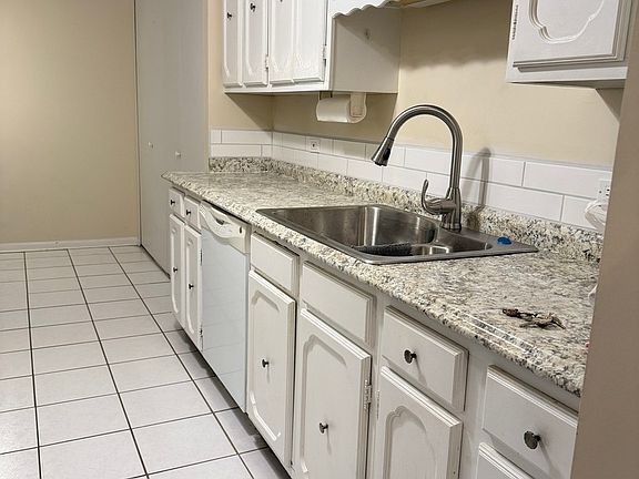 4th image of 2201 S Grace St APT 106