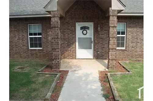 109 W C Ave Photo 1