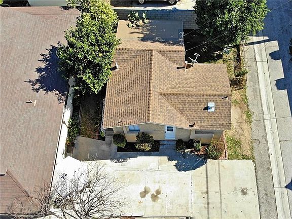 3rd image of 8112 Comolette Ave